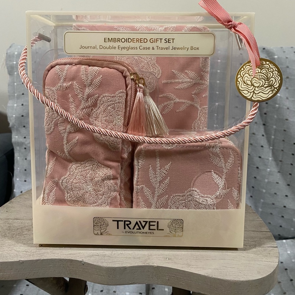 NEW Embroidered Gift Set - Picture 15 of 15